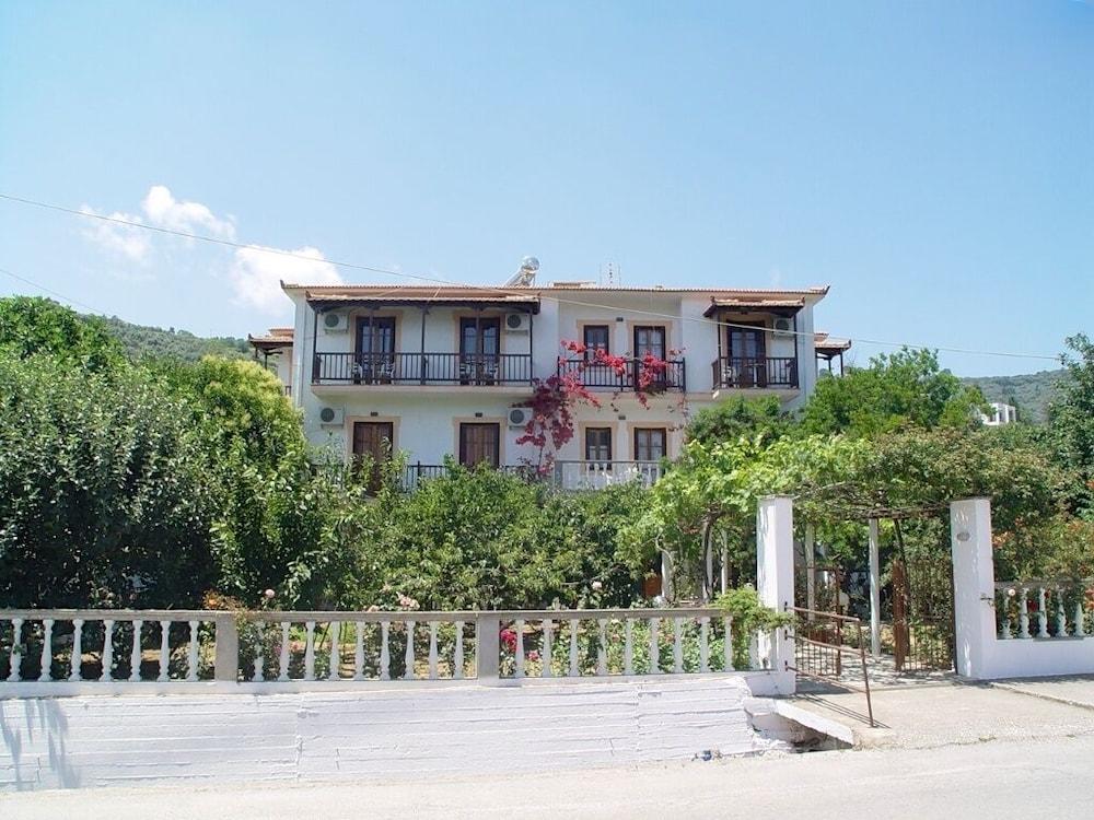 Guesthouse Christos Skopelos Town Exterior foto